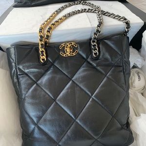 2022 Chanel 19 Quilted Lambskin Shopping Bag, Black